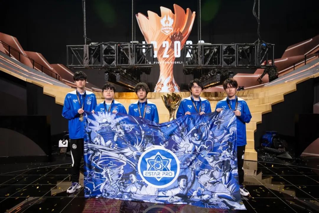 见证王者，典藏荣耀—交行信用卡推出世冠战旗礼盒的意义是什么？