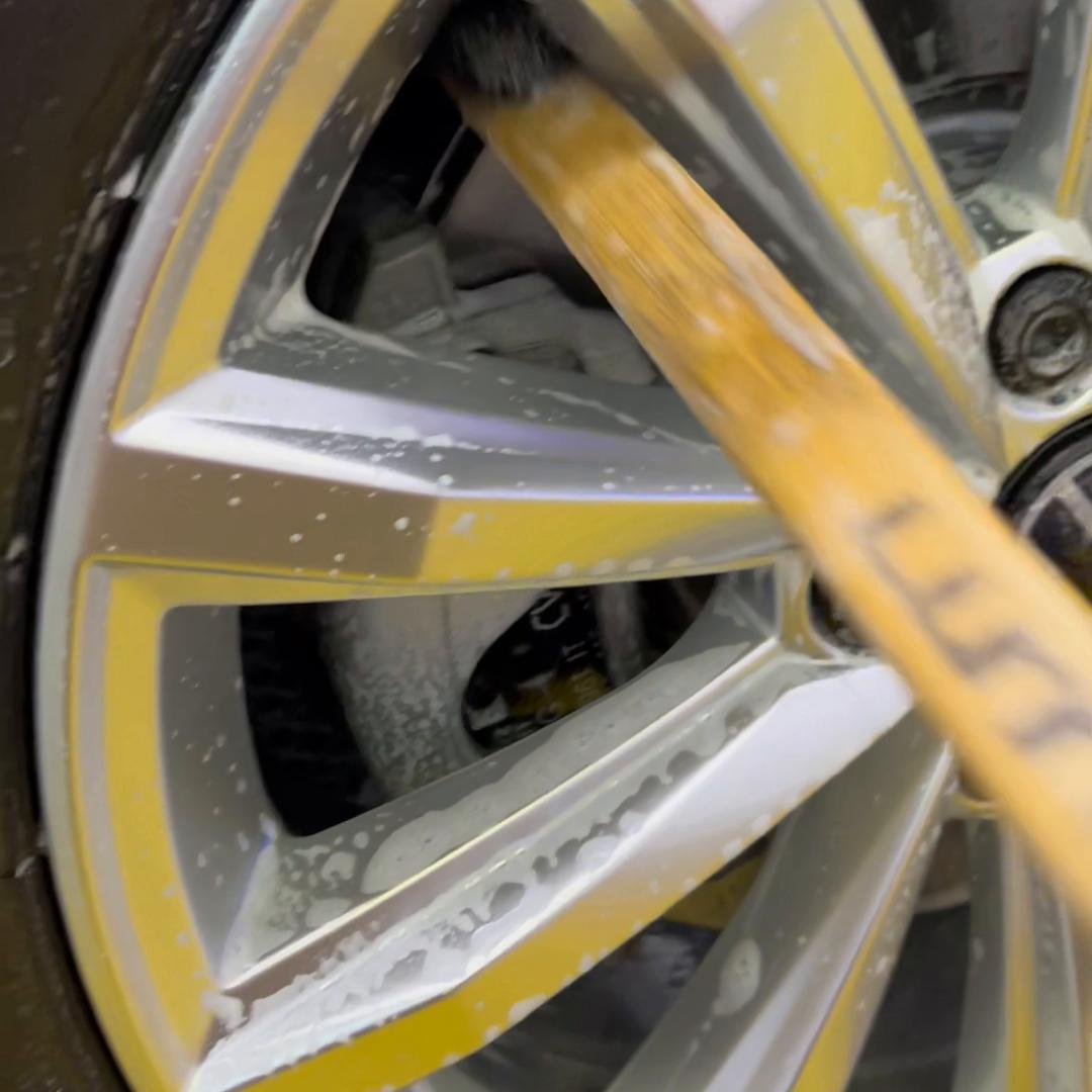 纯流水账作品,主要记录清洁轮毂的几个步骤。#抖音汽车