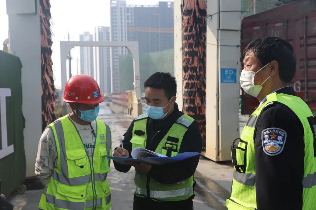 跟随警察蜀黍的脚步游览,跟警脚步看信阳警察蜀黍暖心举动