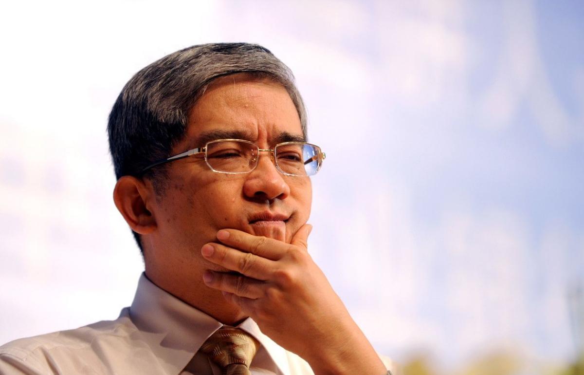 *咸平郎**：*养包**小31岁空姐，联合妻子夺回两套房，还要900万赔偿