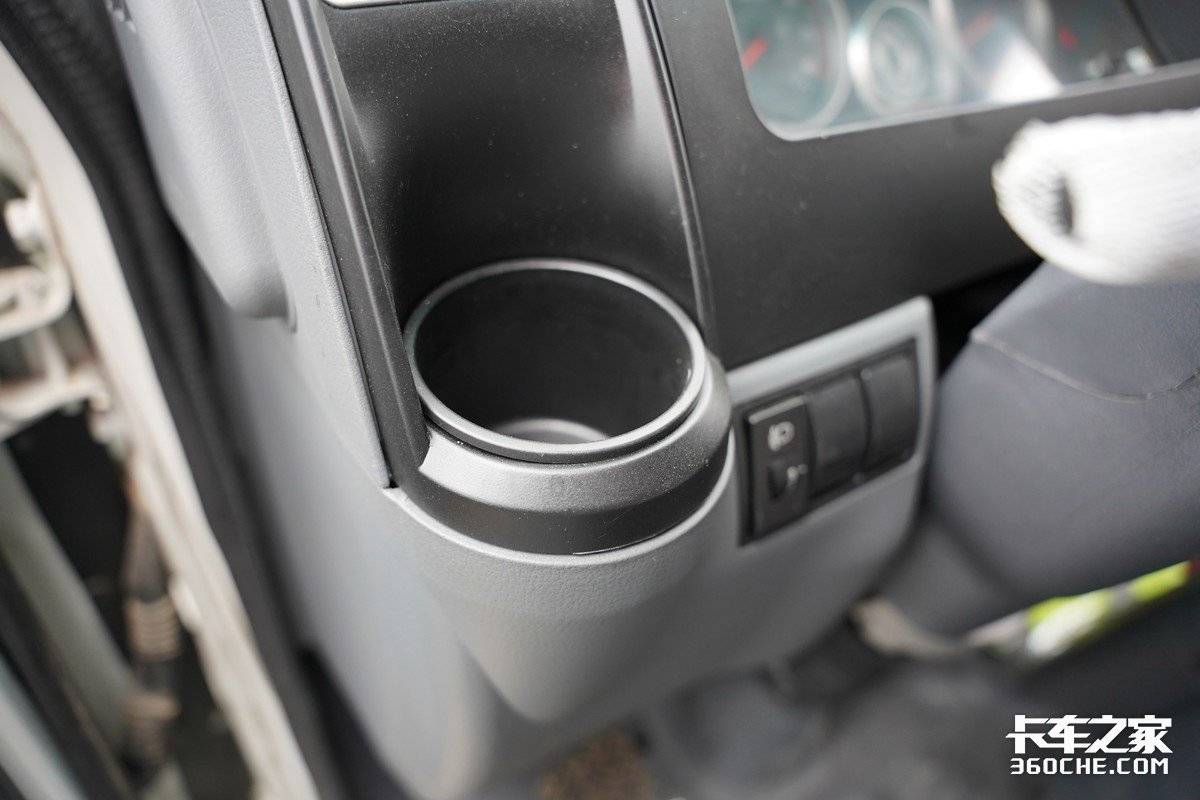 东风小霸王w15厢货最新款价格,东风小霸王w15汽油版排半厢货价格