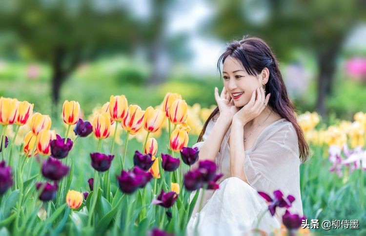 拍照不知手放哪儿？学习2句摄影口诀，姿态优雅更自然