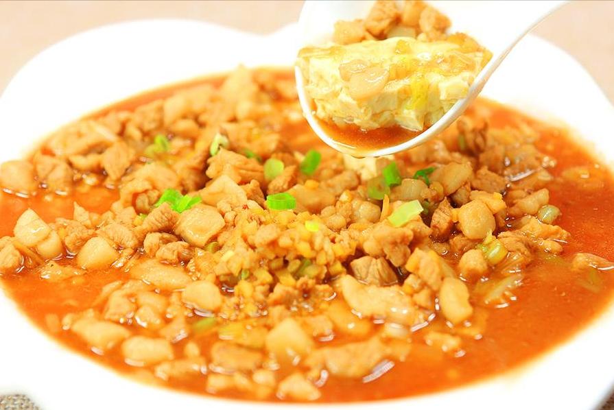 补充钙质和吃一点含钙高的食物,100克芝麻的含钙量比牛奶高多少