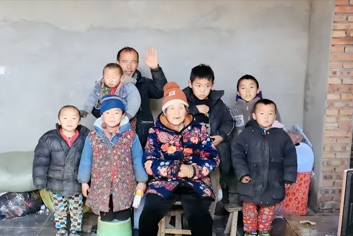 穷人不该生娃是哪个高材生说的,女大学生说穷人不该生娃