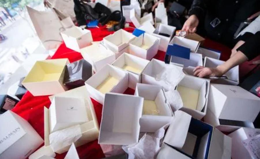 成都人均月收入和奢侈品,成都为什么奢侈品消费第一