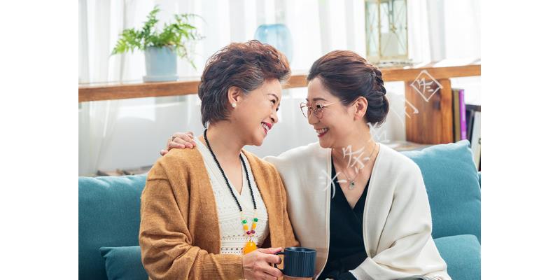 婆婆帮小姑子带孩子住我们家,婆婆带孙子照顾瘫痪老人