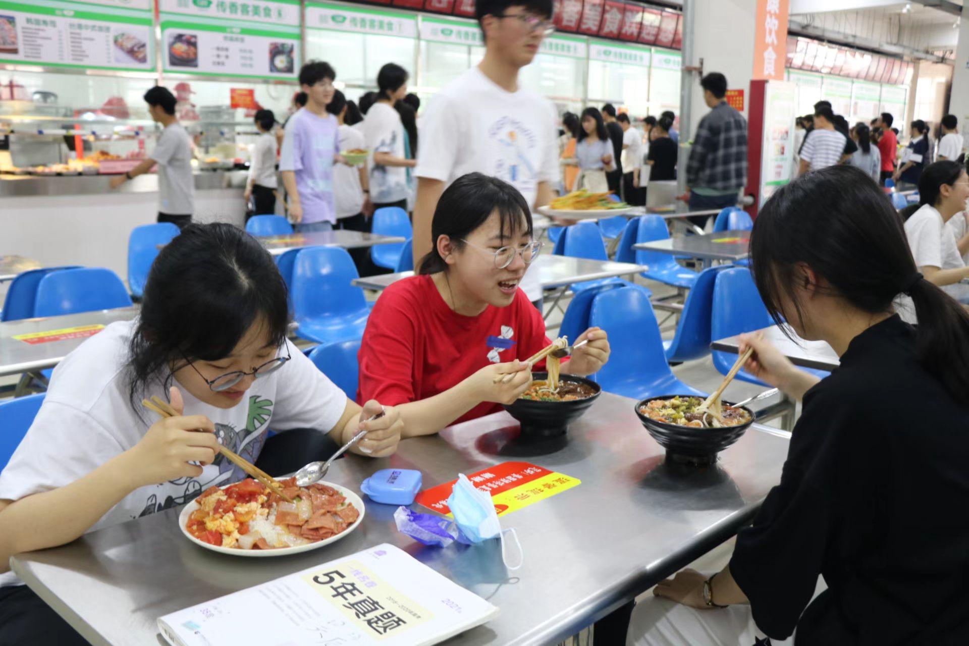 还原真实校园,真实还原校园内部情况