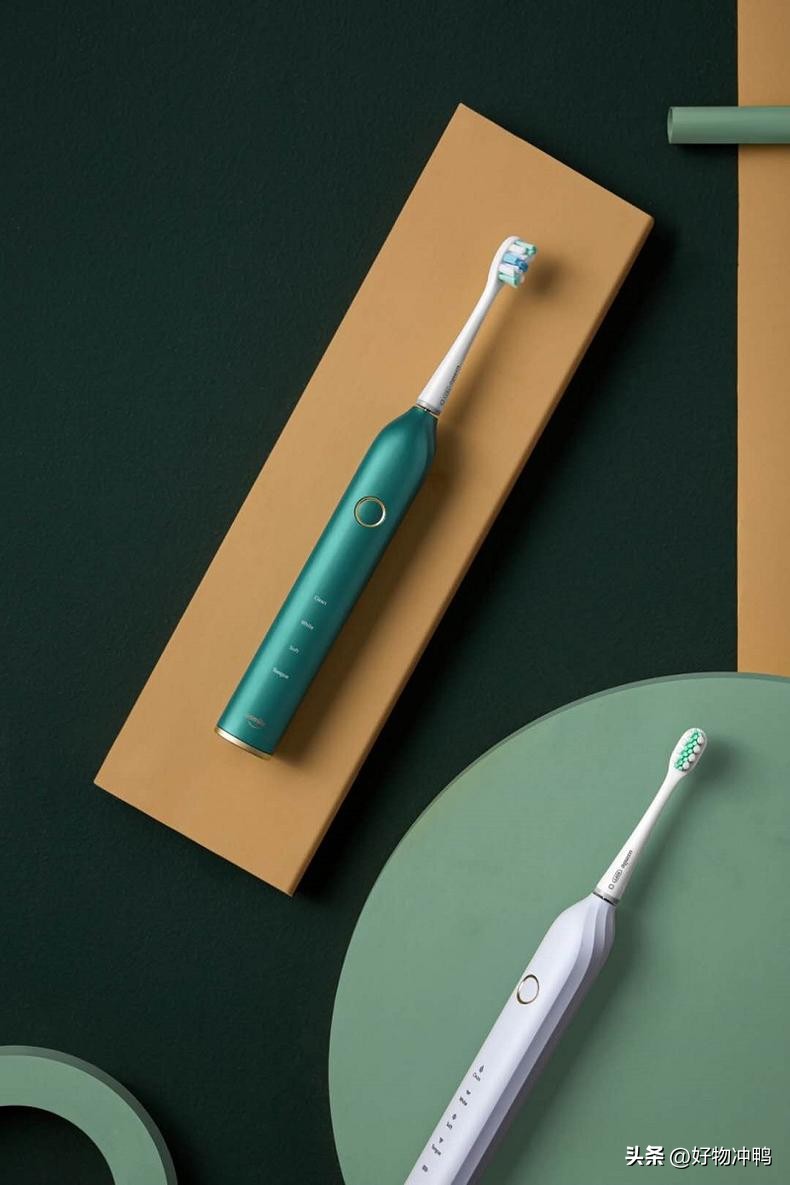 日常妆牙齿怎么变白,化了妆牙齿太黄怎么办