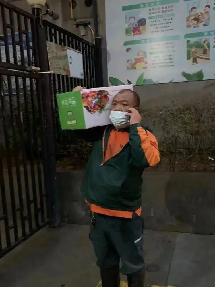 中国邮政承载希望和梦想,我深深感受到了中国的强大