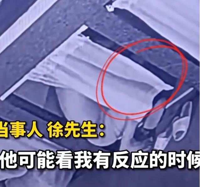 菊花一紧虎躯一震，男子被同性含住*体下**，后续让人头皮发麻。