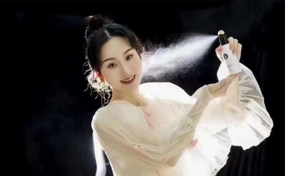 u牌玫瑰纯露的功效与作用,u牌纯露告诉你正确的护肤的流程