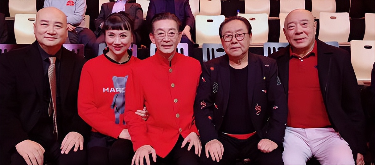 六小龄童晒照庆结婚33周年,六小龄童老婆罕见曝光