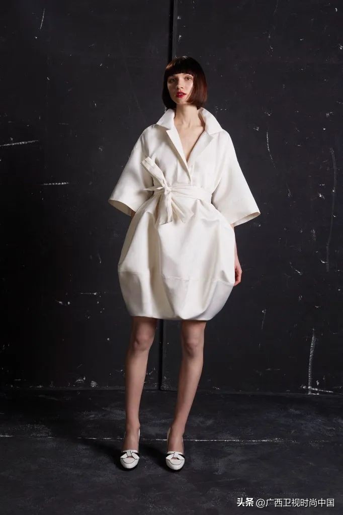 超大纱蝴蝶结怎么搭配,两个小蝴蝶结怎么搭配甜美