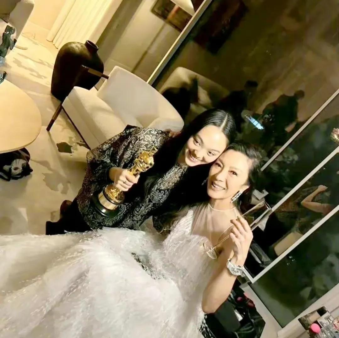 李连杰老了的图片,李连杰近照苍老似老头