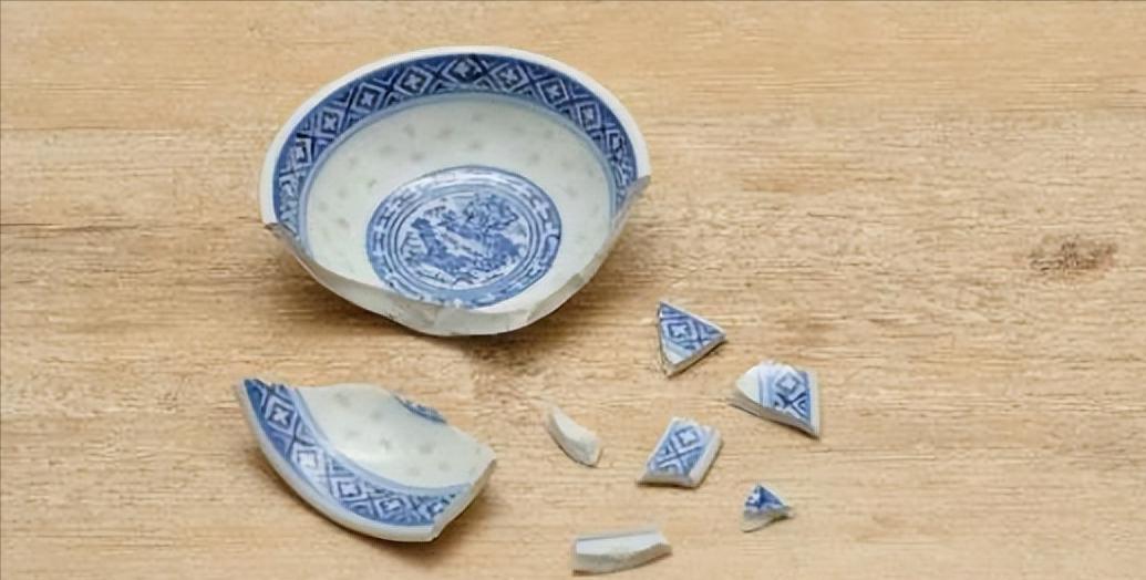 保姆工资低怎么解决,做保姆拖欠了三万的工资