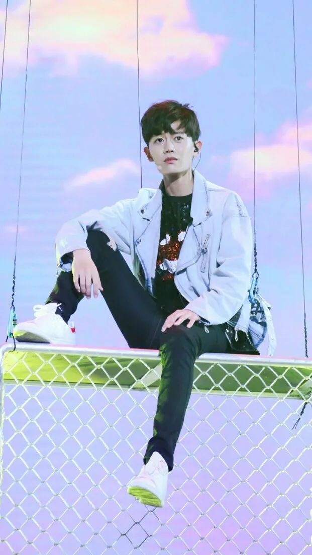 爱豆表格图任嘉伦,任嘉伦头像帅气高清粉色