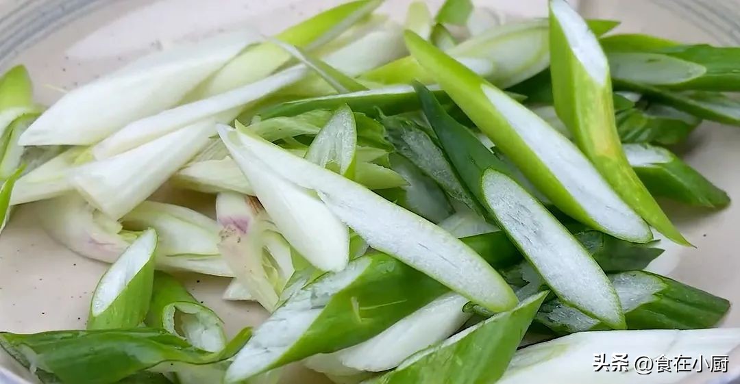 木耳怎么泡干净又快除虫卵,木耳上有很多黑点虫卵还能吃吗