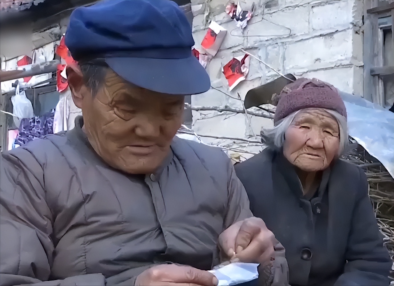 山东66岁老人自办活人出殡,山东省一位66岁老人办活人葬礼