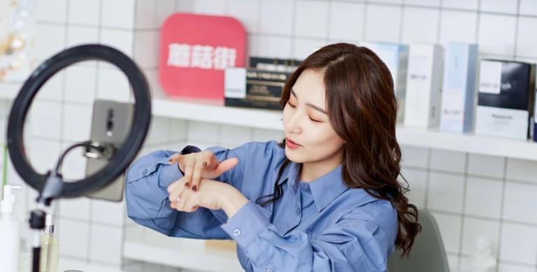 裁员30%，市值缩水92亿，曾经红极一时的蘑菇街，为何沦落至此？