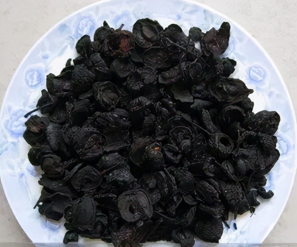 酸酸甜甜山楂好吃又好看,泡点酸酸甜甜的山楂好吃又开胃