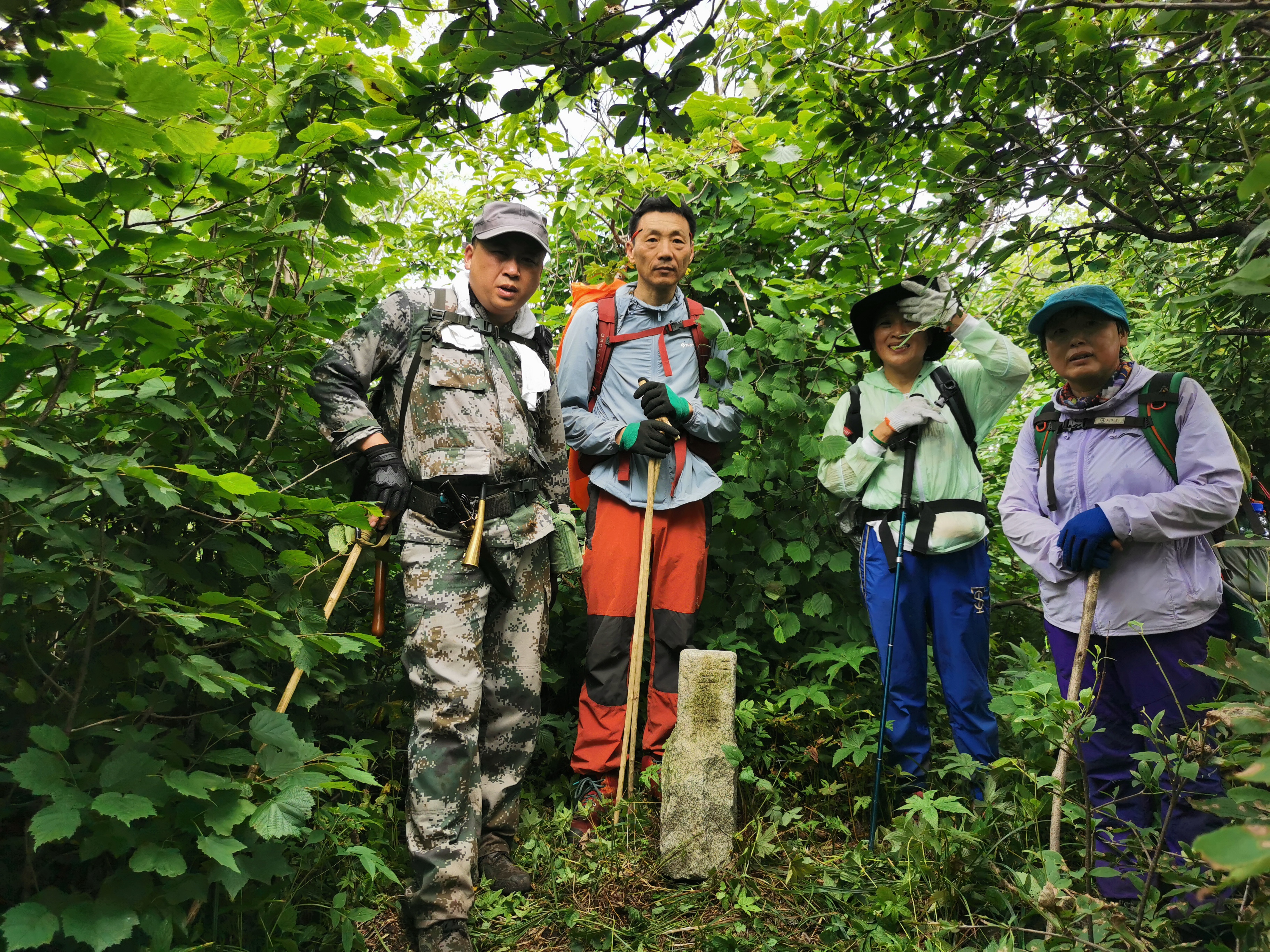 探秘摩艾石像,探秘摩迈尔洞穴