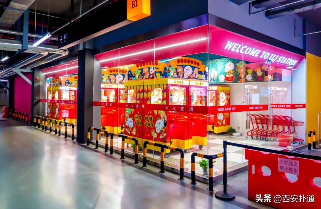 最近很火的夹娃娃机,夹娃娃机超大手办