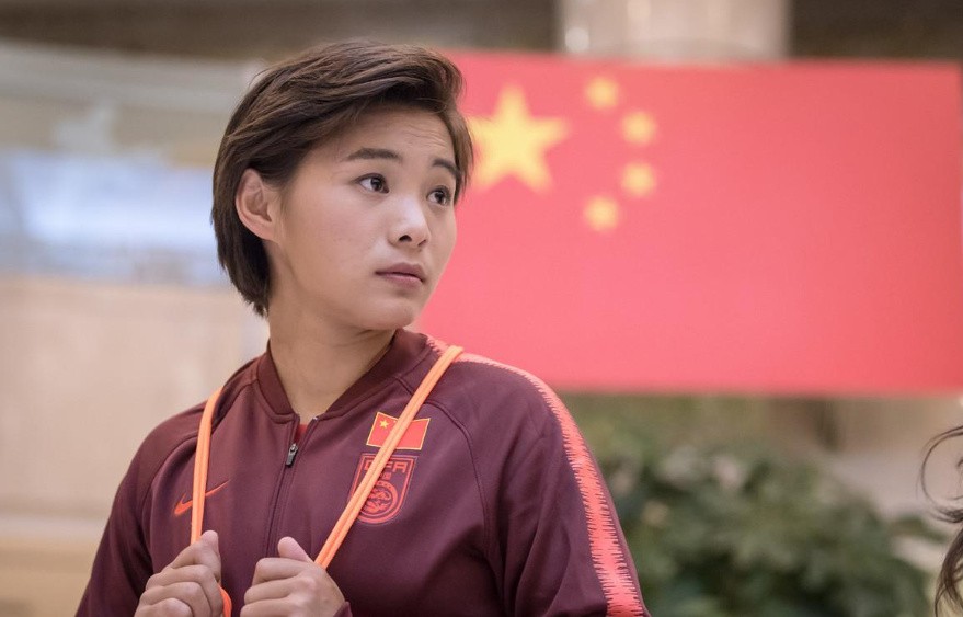 王霜踢球有多难,王霜几岁开始踢球