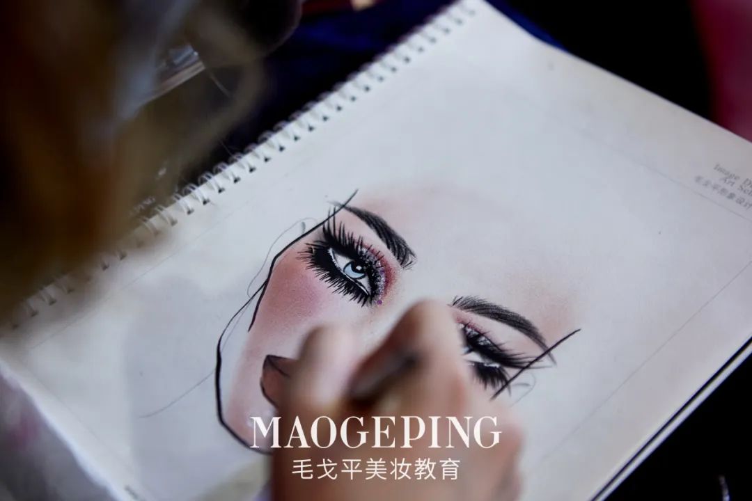 上海毛戈平化妆培训学校,毛戈平学校学几个月比较好