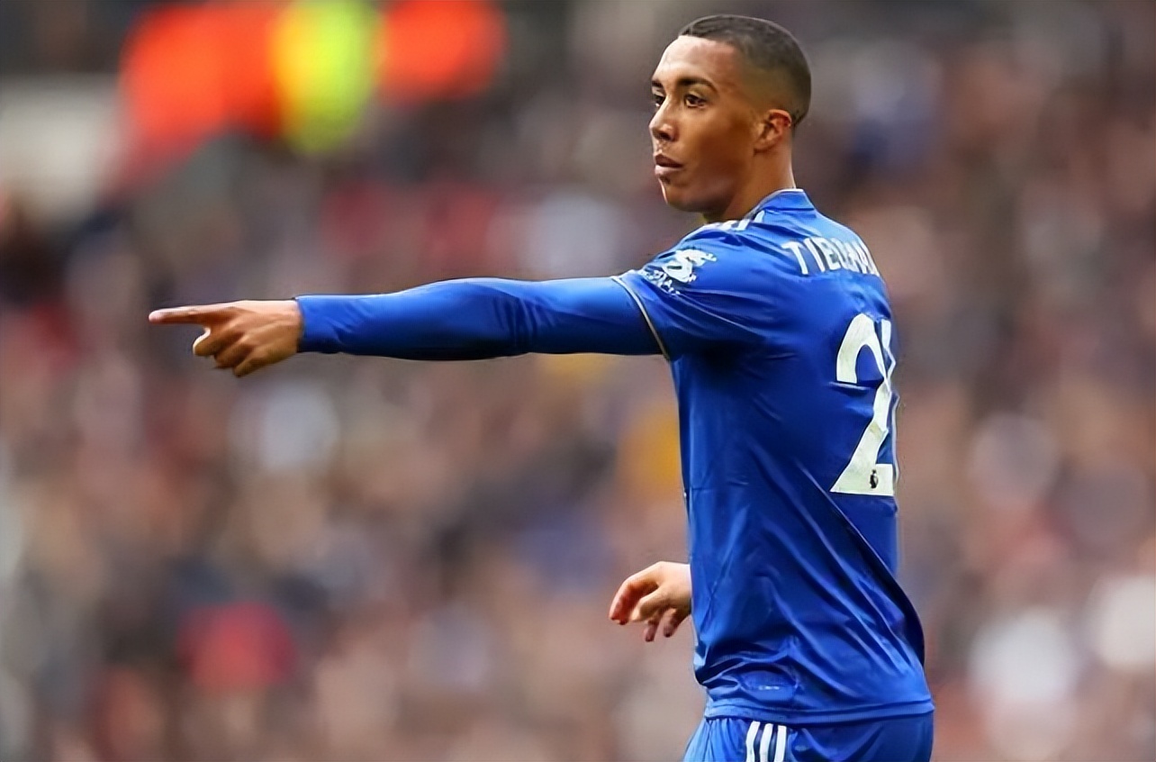 本泽马和梅西谁是最佳进攻球员,梅西本泽马最新阵容