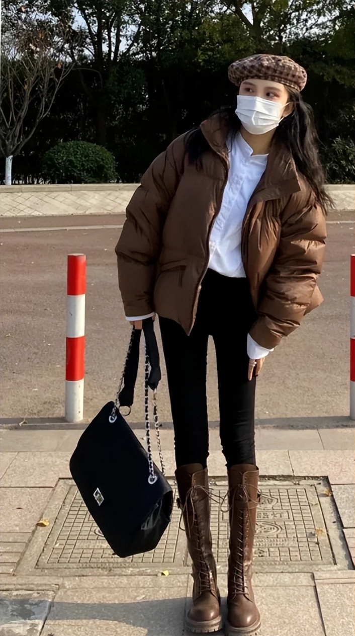 小个子必看的羽绒服穿搭技巧,小个子如何选羽绒服长度显高