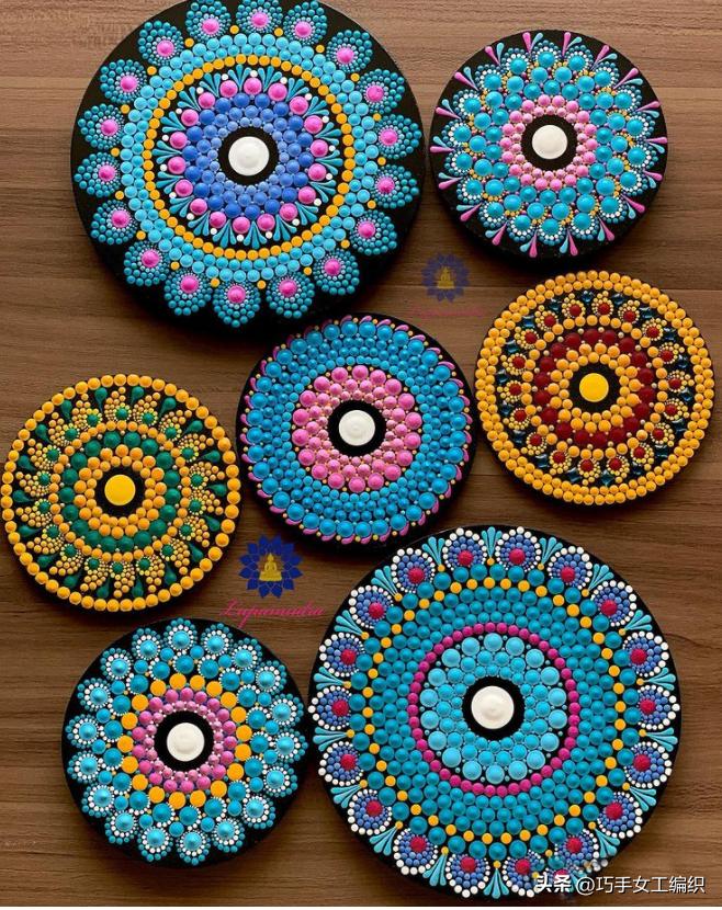 她用粗细不同的铅笔，棉签，牙签，筷子…竟把家里的旧物翻了个新