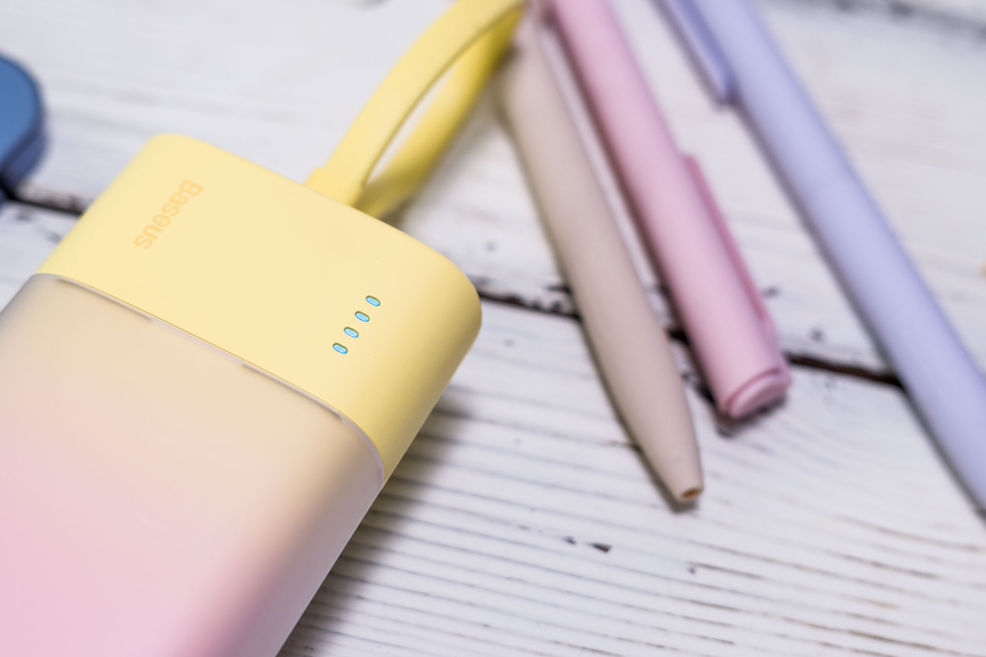 大容量快充移动电源随身携带,便携带线充电宝倍思