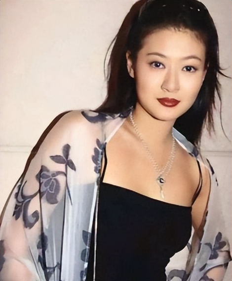 红颜薄命陈宝莲：被亲妈出卖遭干爹抛弃，留下满月孩子跳楼自尽