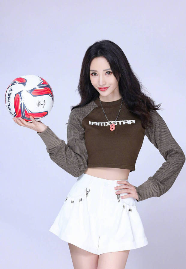 柳岩真是秒变回18岁少女,柳岩变漂亮了