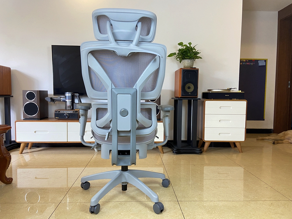 这是一把将护腰做到极致的人体工学椅，网易严选工程师系列体验