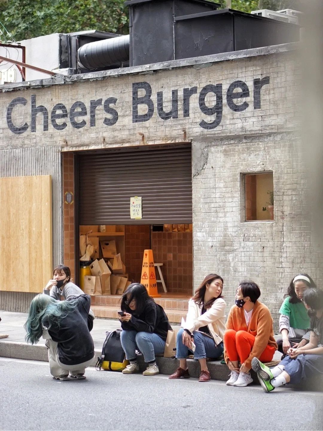 公路商店、露营咖啡...为什么这些新商业都在“去商业化”?