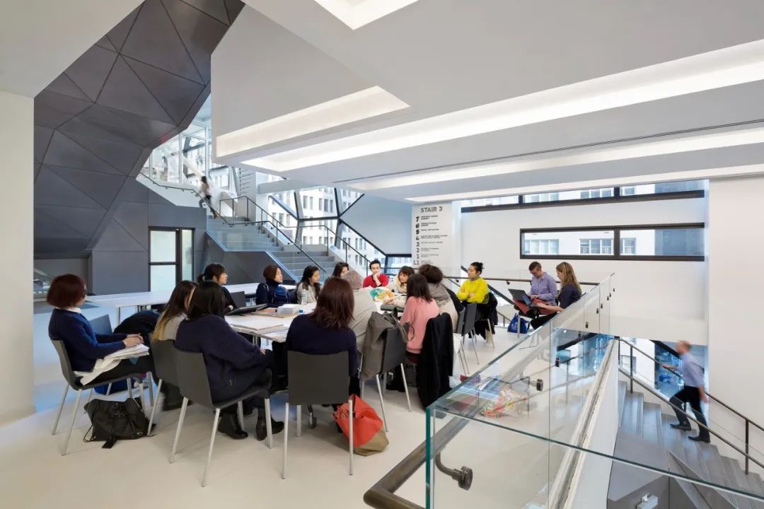 建筑内的校园，新学院大学中心/SOM