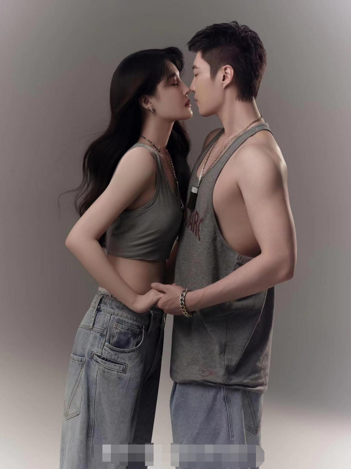 赵本山女儿晒结婚证件照,赵本山女儿晒结婚照