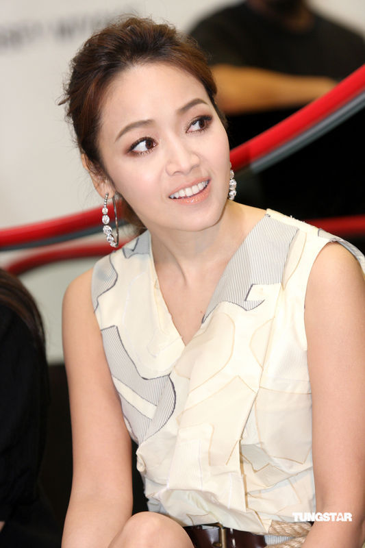 昆凌回应与侯佩岑撞彩虹图,昆凌暗讽侯佩岑