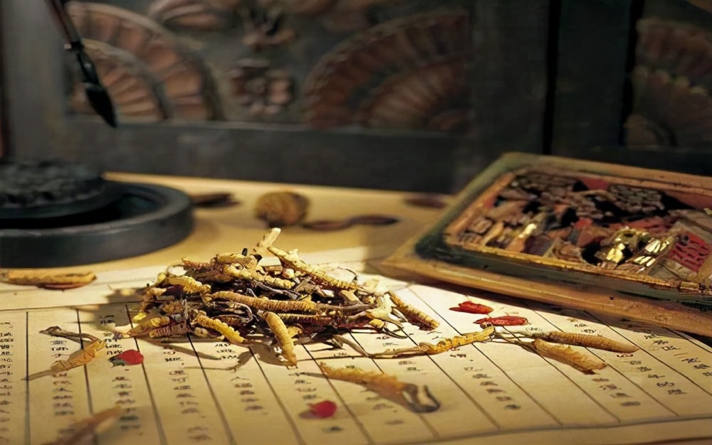 更年期头痛中医怎么调理,更年期女人头疼怎么回事