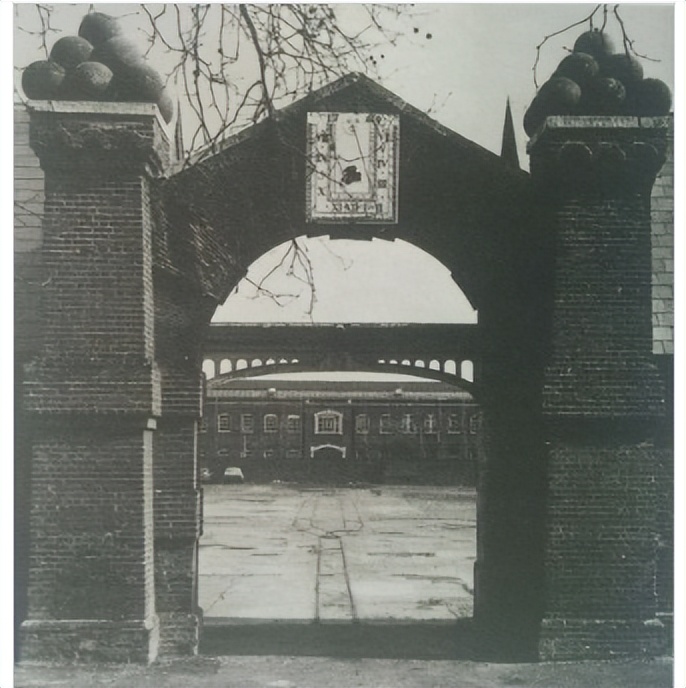 “转移兵工厂”|百年足球俱乐部产业振兴带动区域升级的城市更新