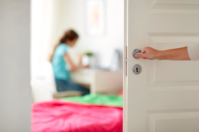 回顾：医生趁女孩输液打入麻醉剂，将睡眠中的女孩强奸，恶劣至极