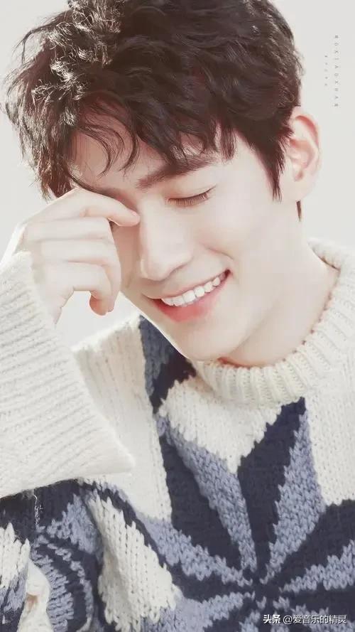 朱一龙获35届金鸡影帝几岁,朱一龙从6岁到33岁的变化