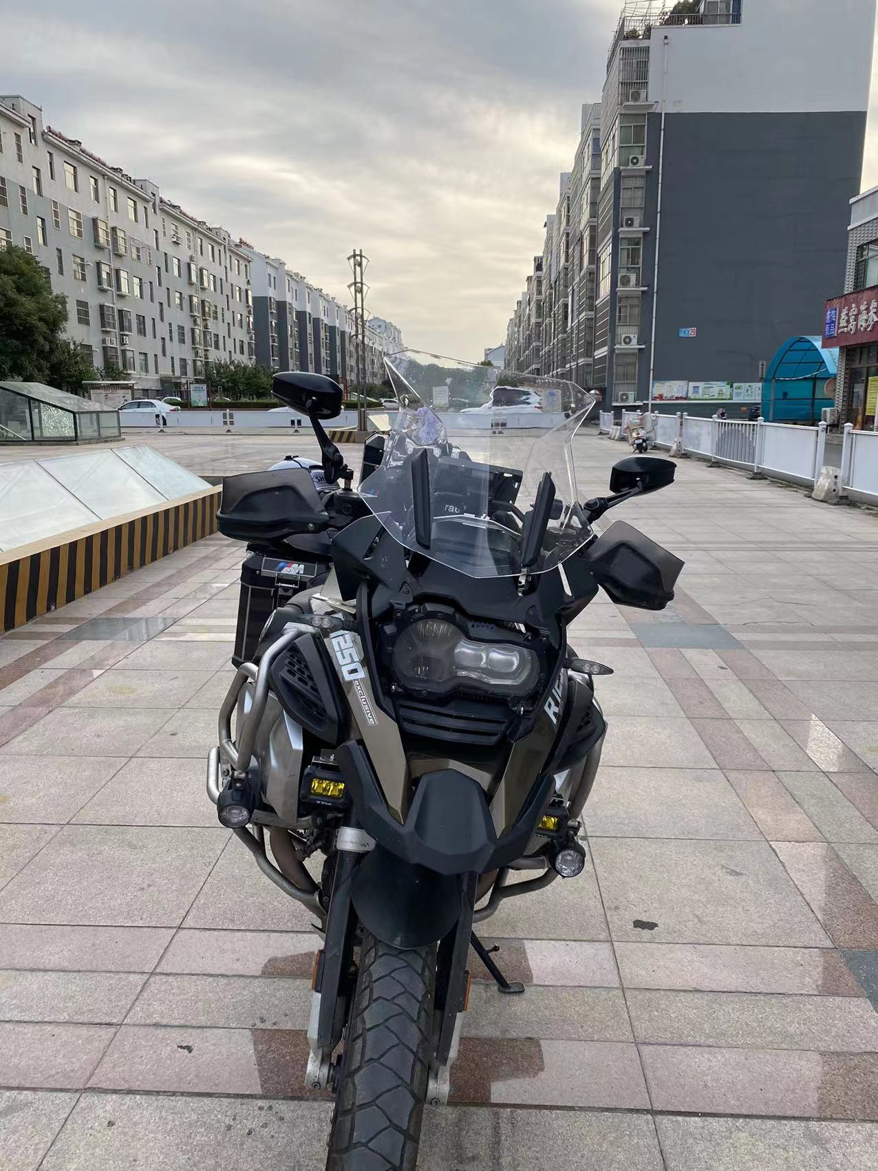 宝马1250adv四十周年纪念版反光镜,宝马1250adv反光镜拆卸