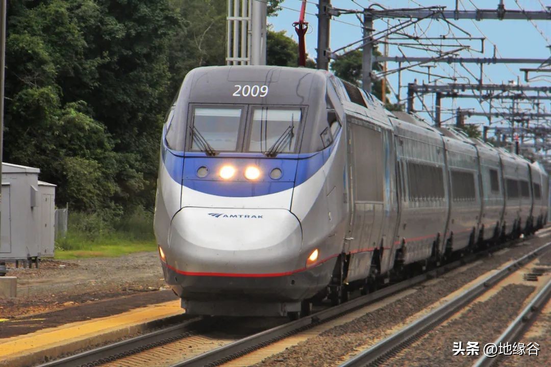 美国机场为啥那么多跑道,美国机场最新消息