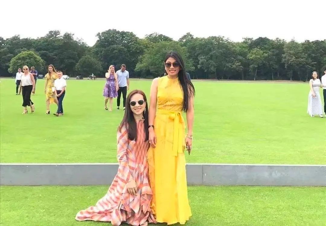 56岁泰国第一名媛：带球队打入世界杯，还是泰王“白月光”?