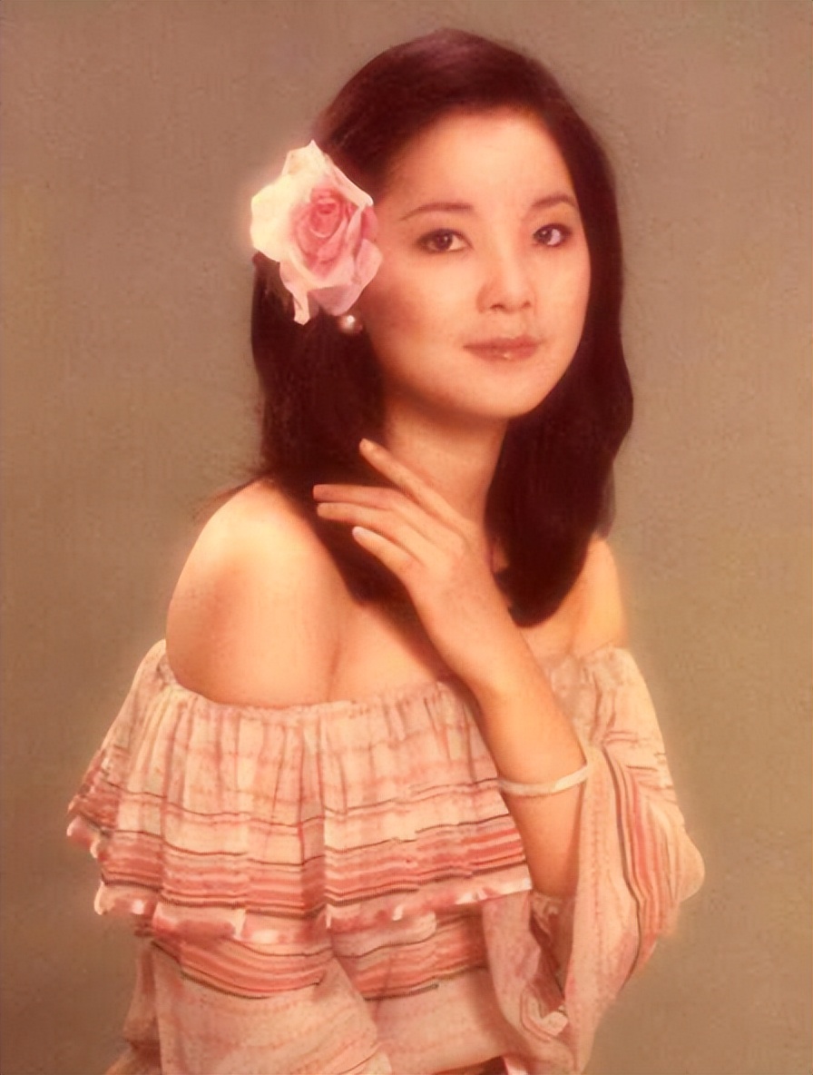 揭秘一代歌后邓丽君死亡之谜,邓丽君简介几岁死的