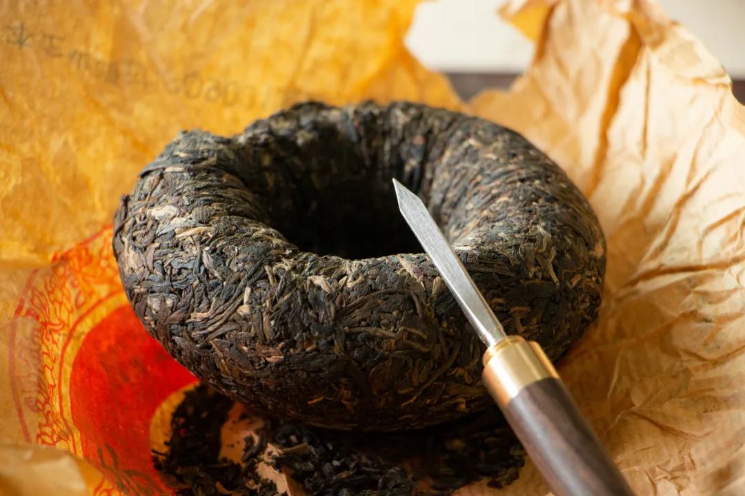 要喝普洱茶，你要先学会怎么撬开它