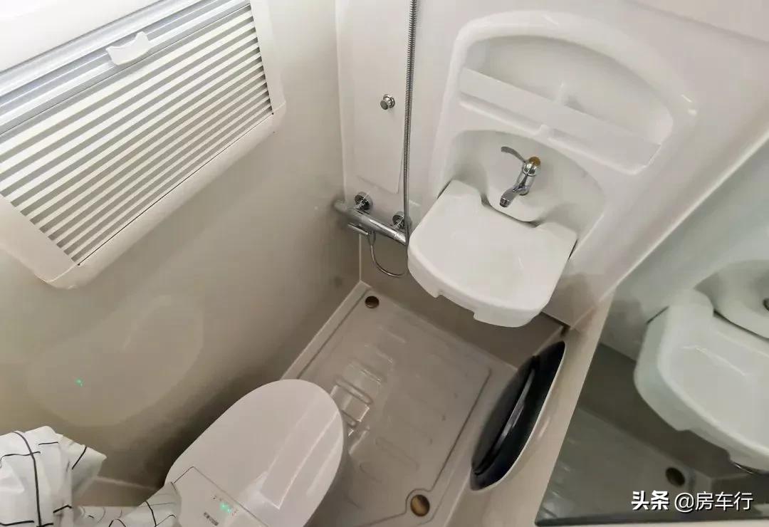 最新款进口顶级依维柯b型房车,依维柯房车推荐10万到20万之间7座