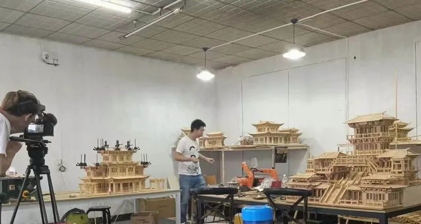 100000块的乐高黄鹤楼,8块钱的黄鹤楼乐高